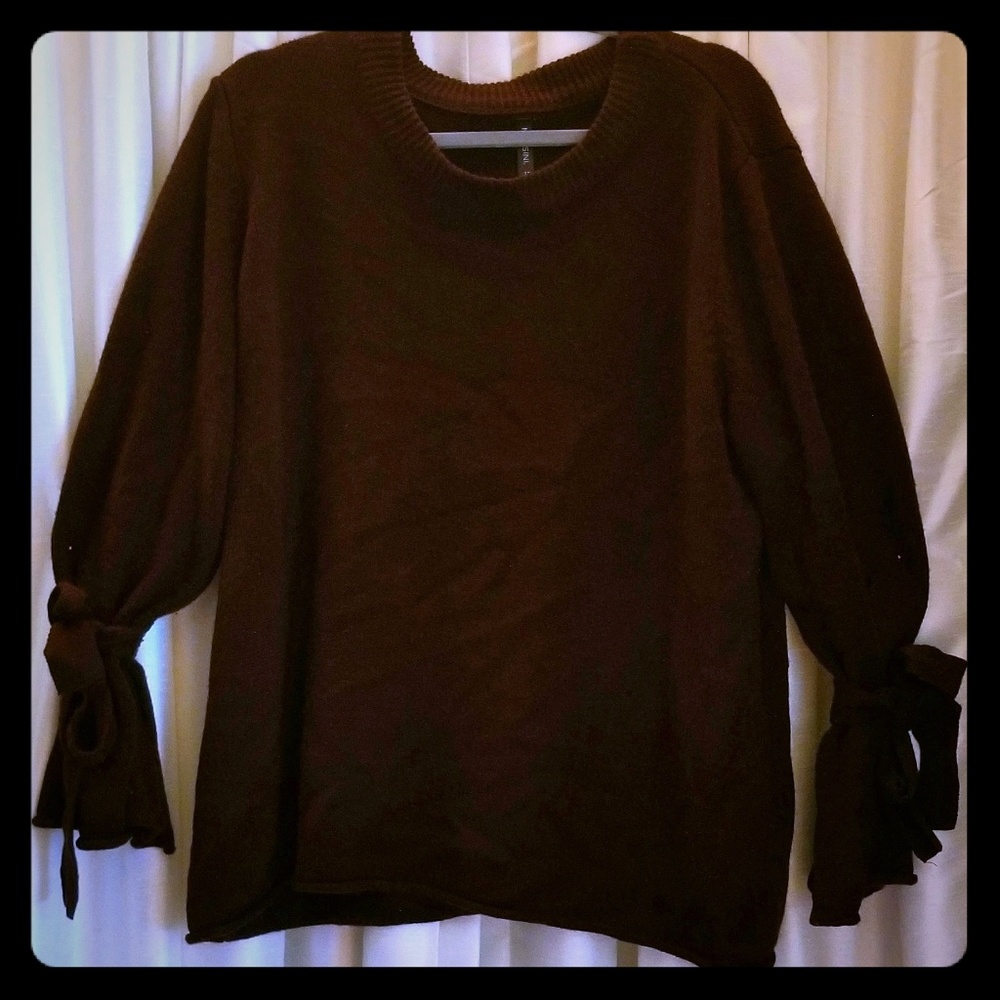 Bell sleeve cranberry sweater (XL)